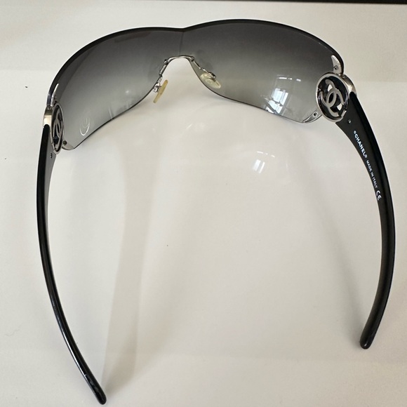 CHANEL SUNGLASSES FRAMELESS CC LOGO 1425 BLACK GRADIENT WITH SILVER ACCENT CC - Picture 11 of 16